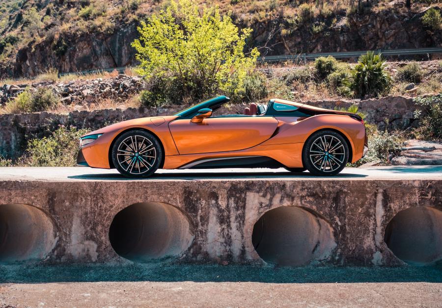  BMW i8 Roadster (I15) 2018 года  (UK) (фото 29 из 97)